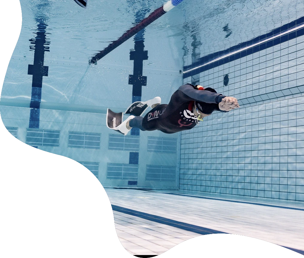 Freediving training pool in Amsterdam - Blue Mind Freediving community practicing breath-hold techniques